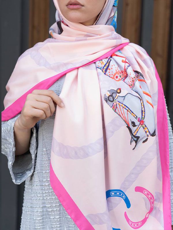 روسری نخ اسب و زین‌ سنتی