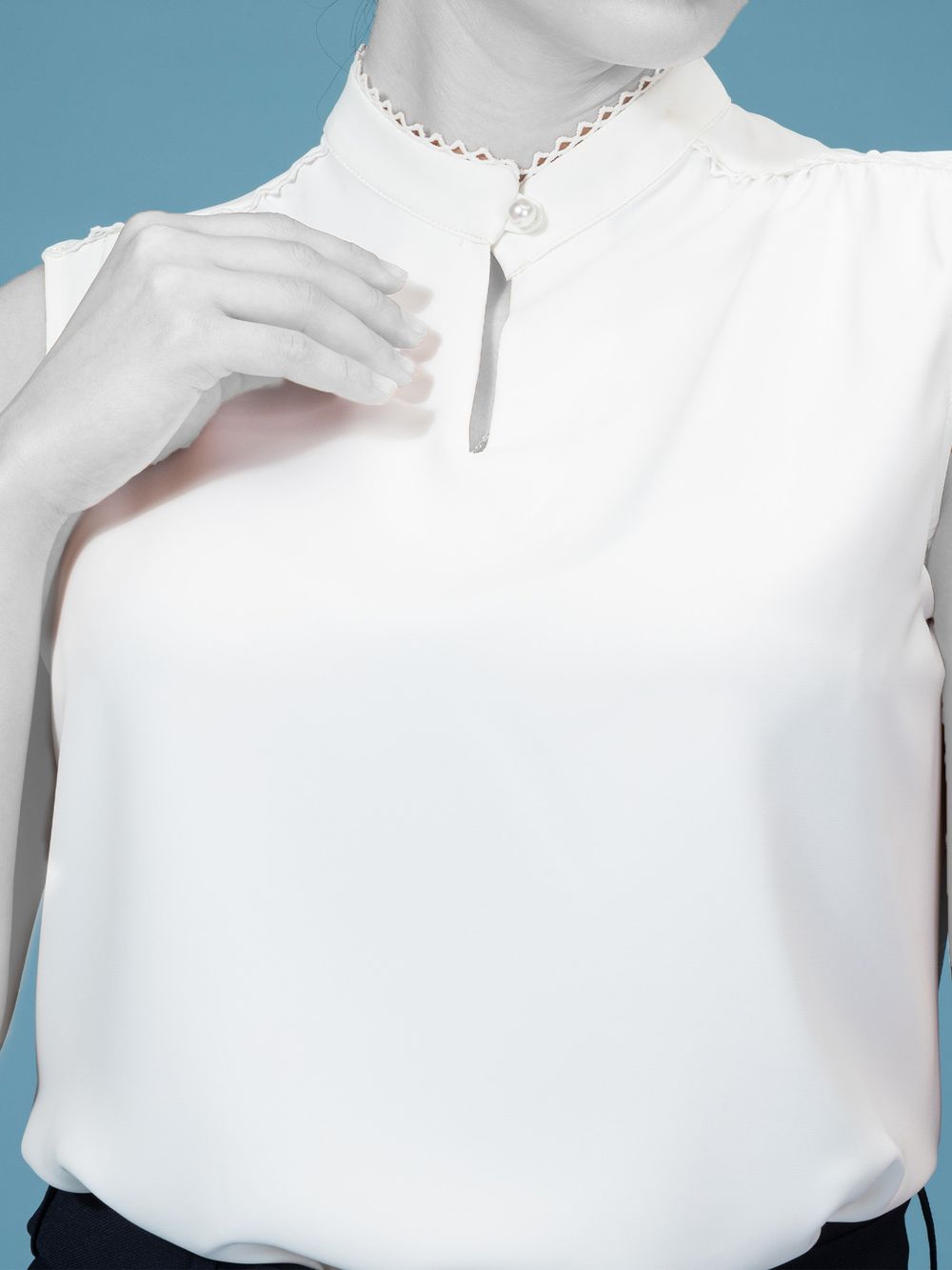 تاپ زنانه مجلسی کرپ الیزه یقه ایستاده نوار دوزی شده کلاسیک آوان