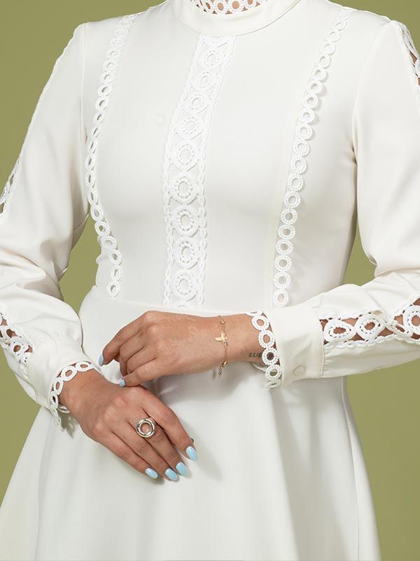 پیراهن زنانه مجلسی کرپ مازراتی گیپور دار یقه ایستاده دامن کلوش کلاسیک شاران