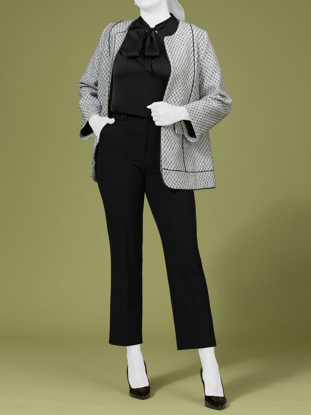 تاپ زنانه ساتن یقه کرواتی کلاسیک غنچه