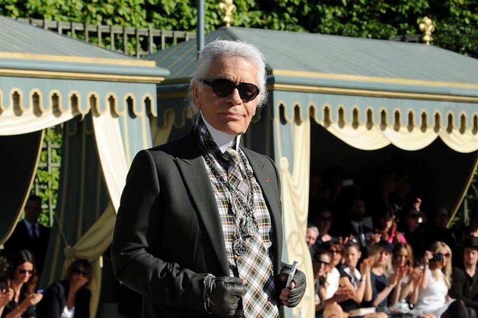 فشن شوی بینظیر شنل در کاخ ورسای