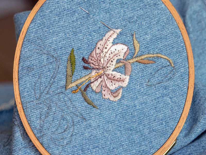 ویژگیهای پارچه گلدوزی با دست