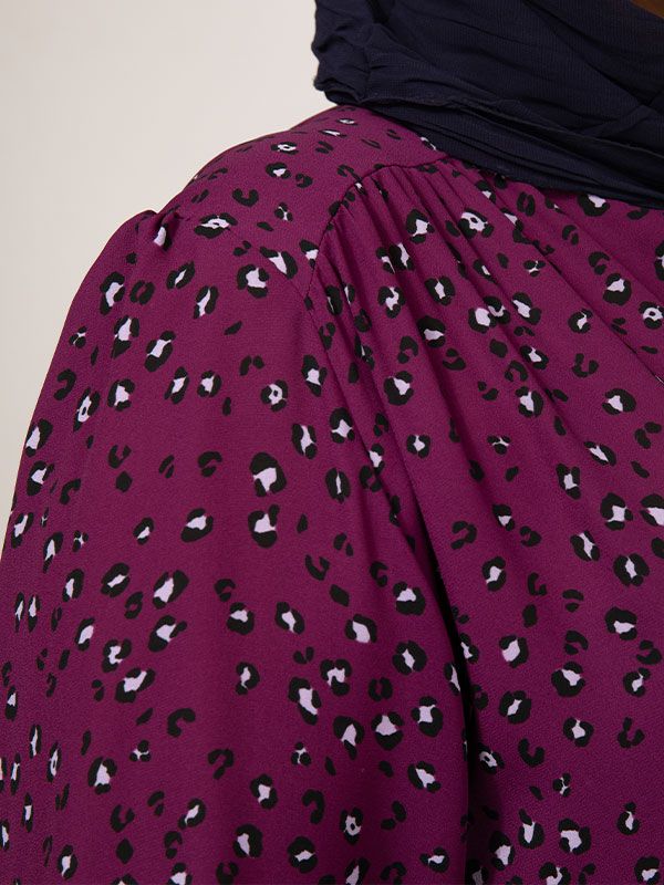 بلوز زنانه سایز بزرگ کرپ ژورژت یقه ایستاده چین داره 40111