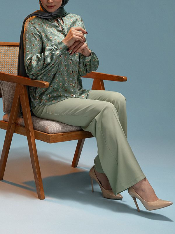 شومیز زنانه ساتن طرحدار مجلسی یقه گره ای 30108