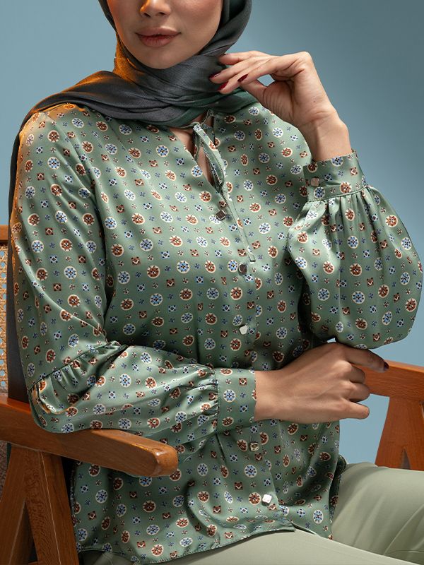 شومیز زنانه ساتن طرحدار مجلسی یقه گره ای 30108